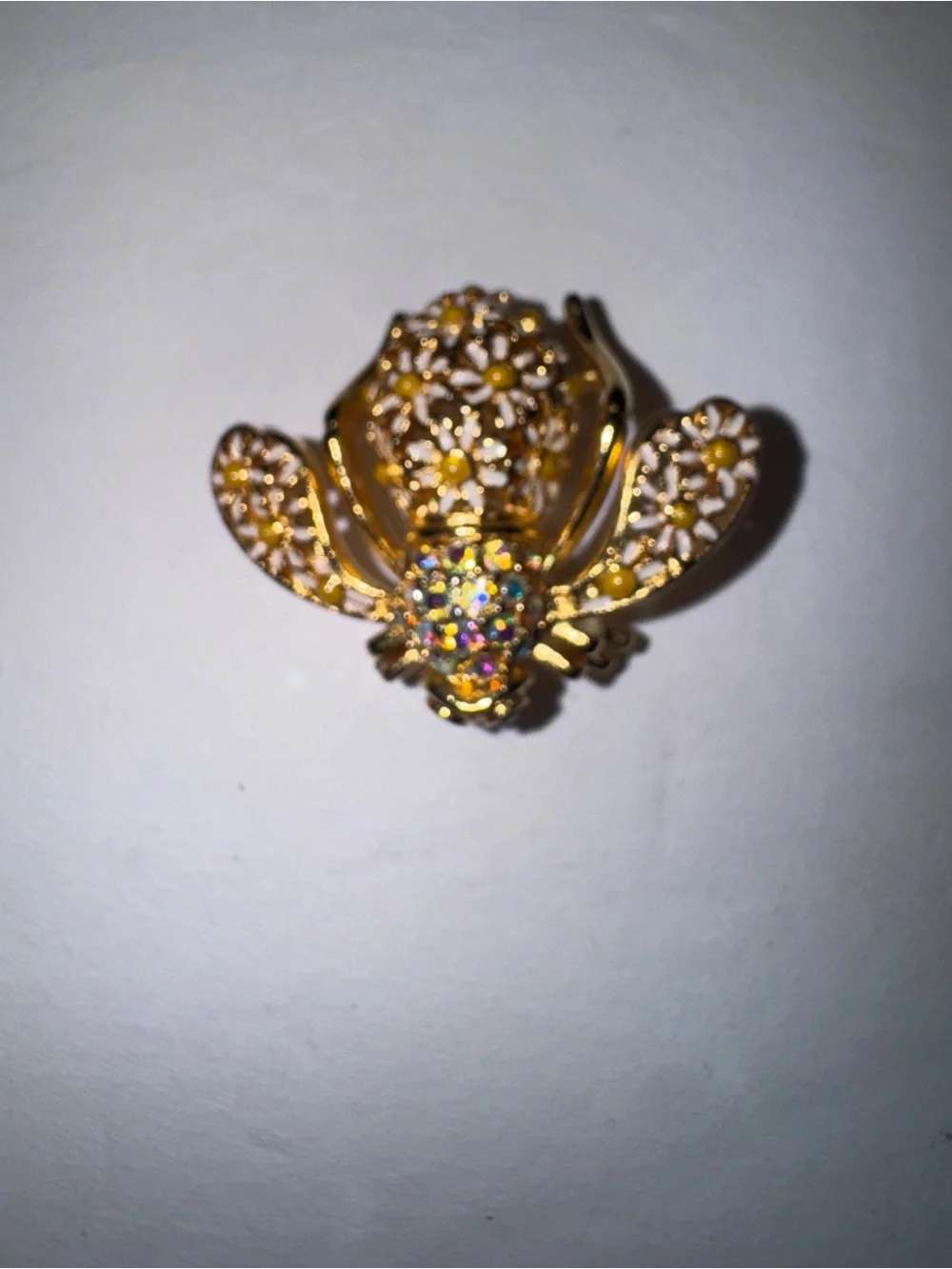 Joan Rivers Bee Brooch Gold Tone Rhinestone Daisy Floral Enamel Pin.